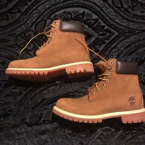 8.5 Timberland boots